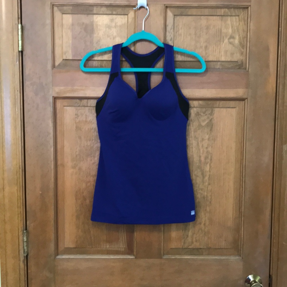 🏃‍♀️Vsx racerback workout tank in a 36C.